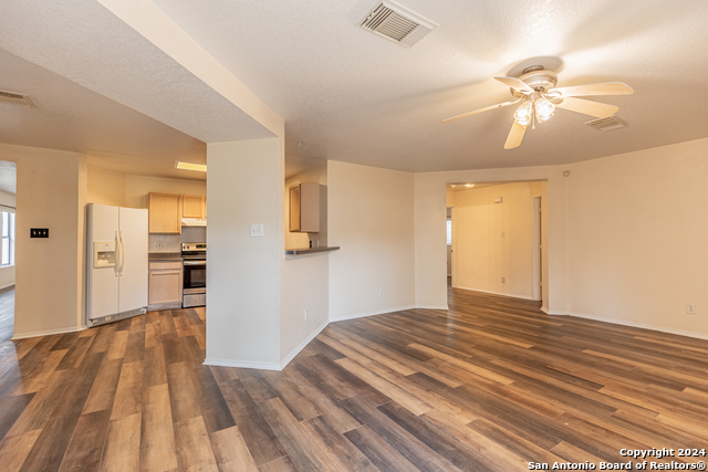 Image 19 of 31 For 7910 Lattimer Pond