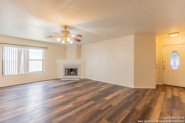 Image 4 of 31 For 7910 Lattimer Pond