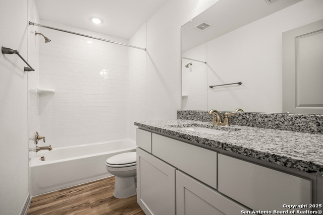 Image 12 of 17 For 7515 Gramercy  101