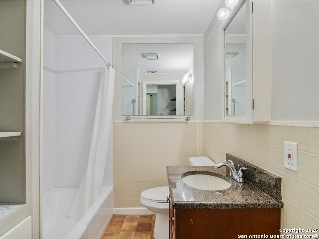 Image 24 of 36 For 1939 Lawndale Drive E