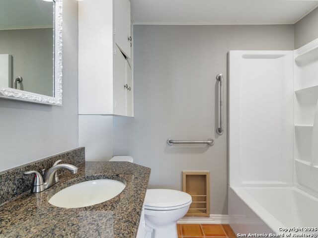 Image 26 of 36 For 1939 Lawndale Drive E