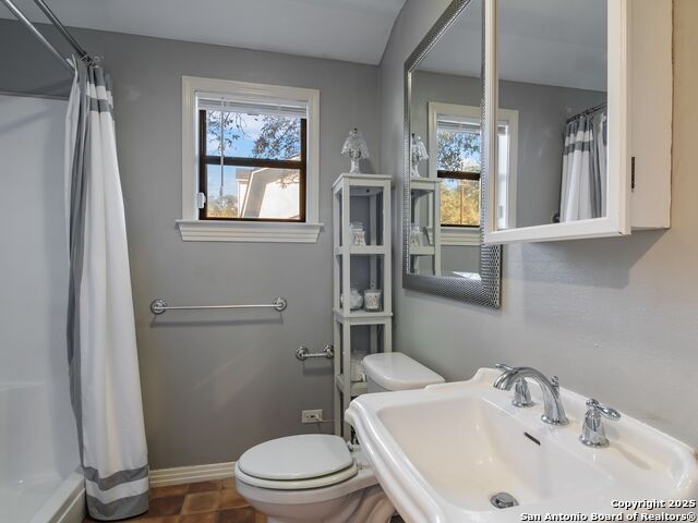 Image 28 of 36 For 1939 Lawndale Drive E