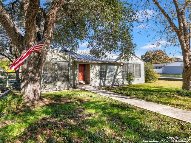 Image 3 of 36 For 1939 Lawndale Drive E