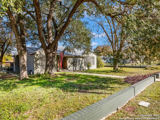 Image 5 of 36 For 1939 Lawndale Drive E