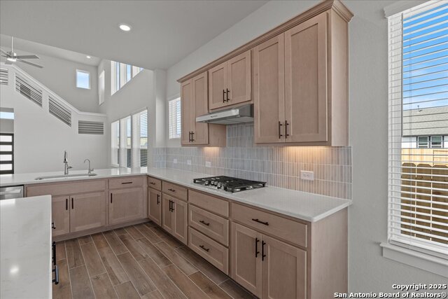 Listing photo id 5 for 1326 Red Fox