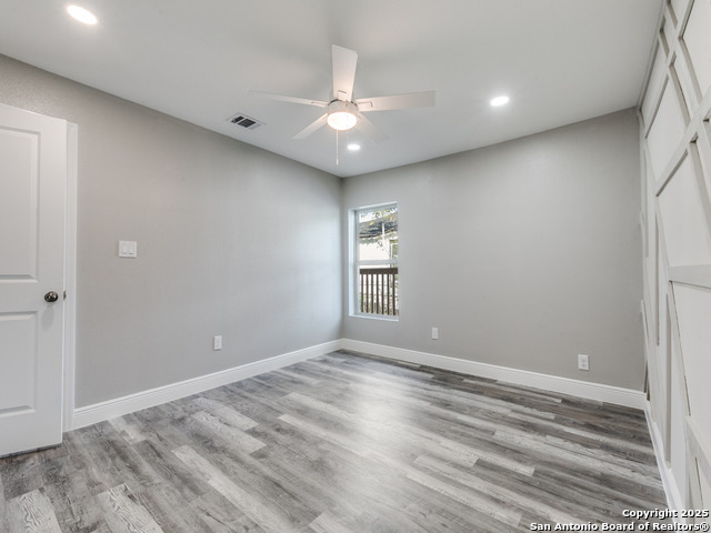 Image 13 of 21 For 930 Schley Ave