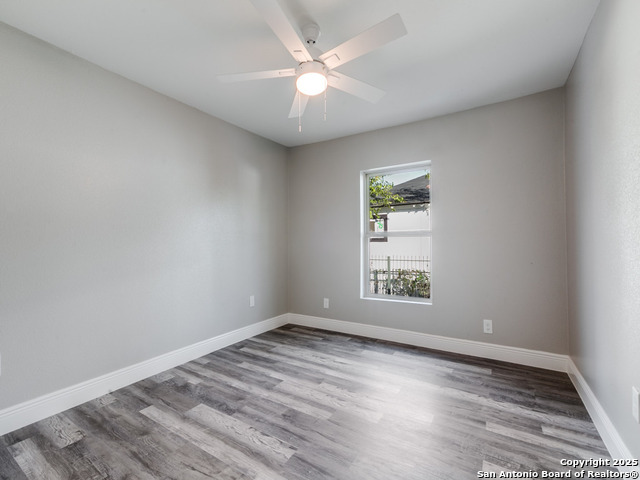 Image 16 of 21 For 930 Schley Ave