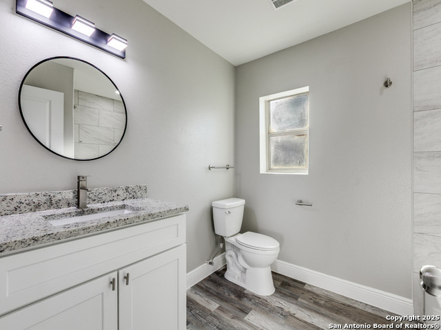 Image 19 of 21 For 930 Schley Ave