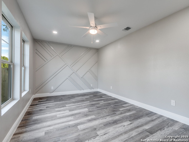 Image 3 of 21 For 930 Schley Ave