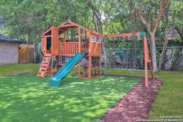 Image 13 of 14 For 410 Regina