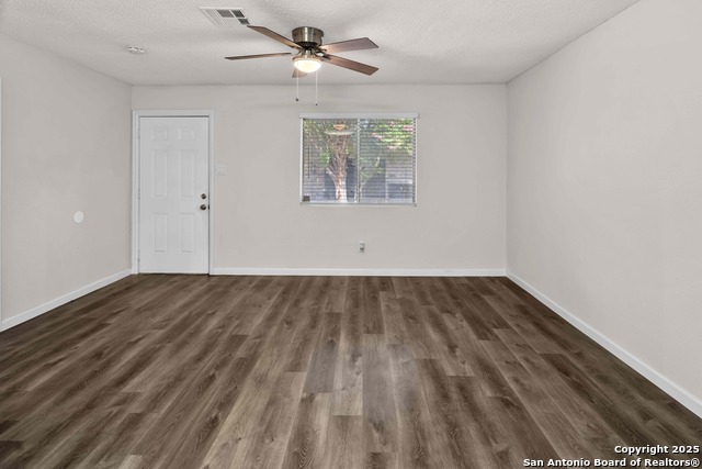 Image 5 of 14 For 410 Regina