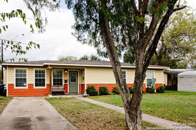 Details for 805 Anderson E, Beeville, TX 78102