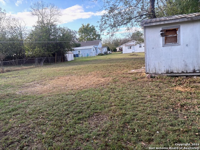 Listing photo id 5 for 1370 Mill  