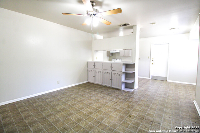 Image 11 of 38 For 10906 Lands Run