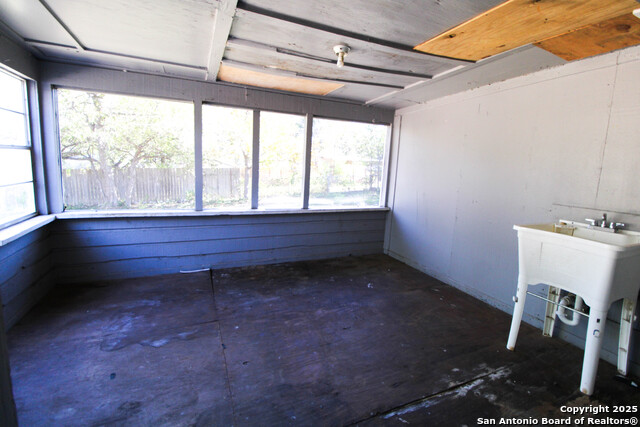 Image 13 of 38 For 10906 Lands Run