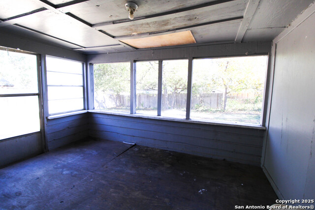 Image 14 of 38 For 10906 Lands Run