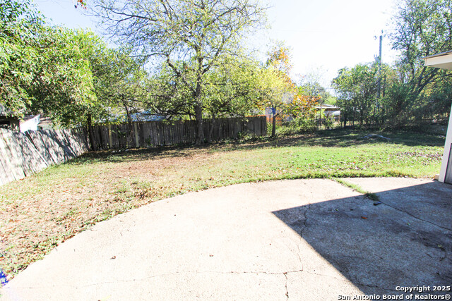 Image 15 of 38 For 10906 Lands Run