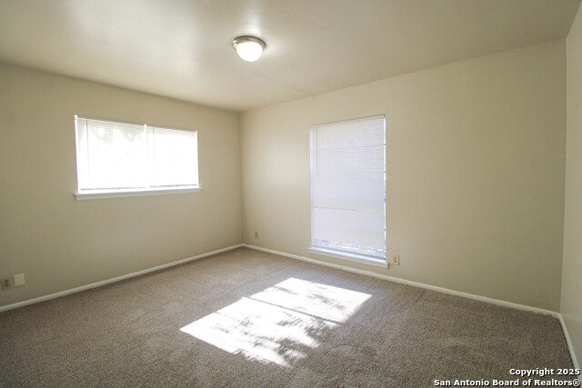 Image 19 of 38 For 10906 Lands Run