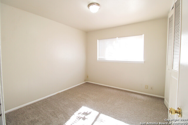 Image 23 of 38 For 10906 Lands Run