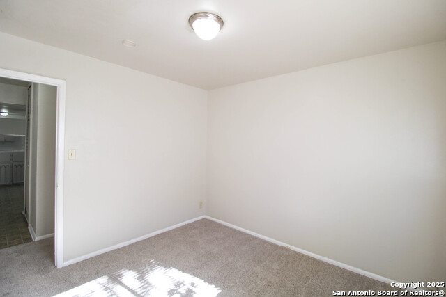 Image 27 of 38 For 10906 Lands Run