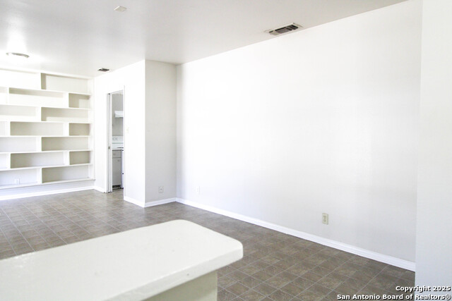 Image 3 of 38 For 10906 Lands Run