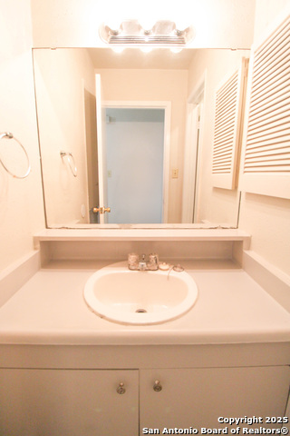 Image 30 of 38 For 10906 Lands Run