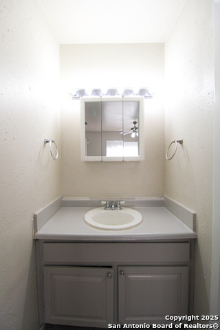 Image 36 of 38 For 10906 Lands Run