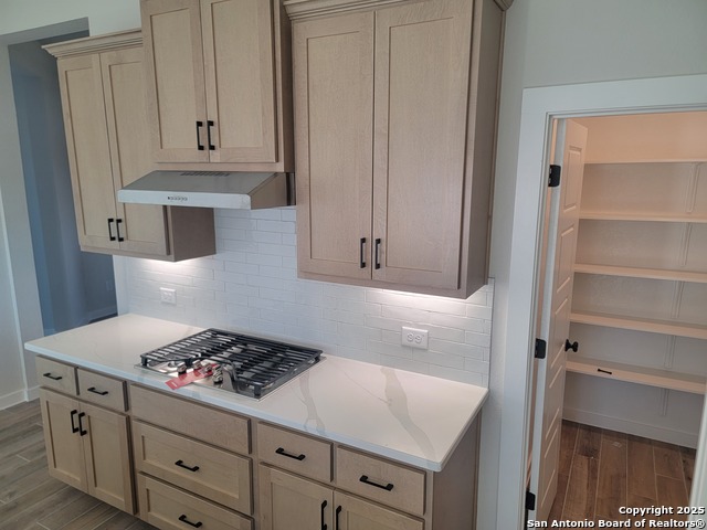 Listing photo id 4 for 1343 Red Fox