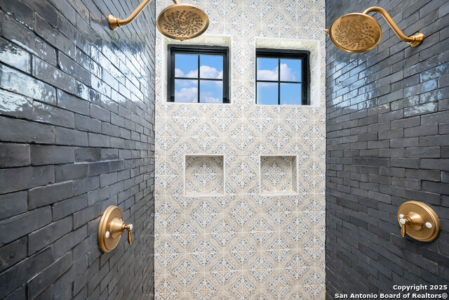 Image 40 of 50 For 324 Ridge Pt