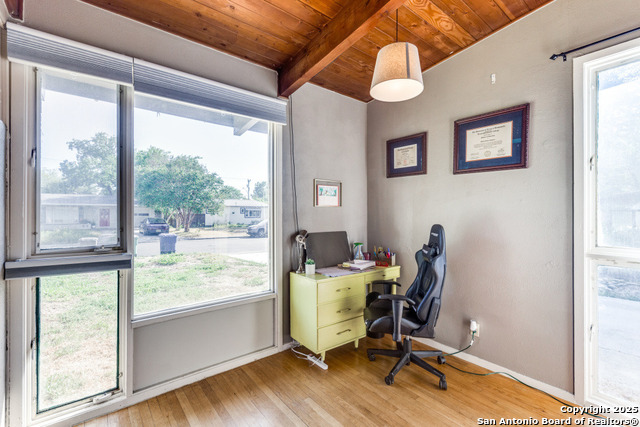 Image 18 of 22 For 623 Brightwood Pl