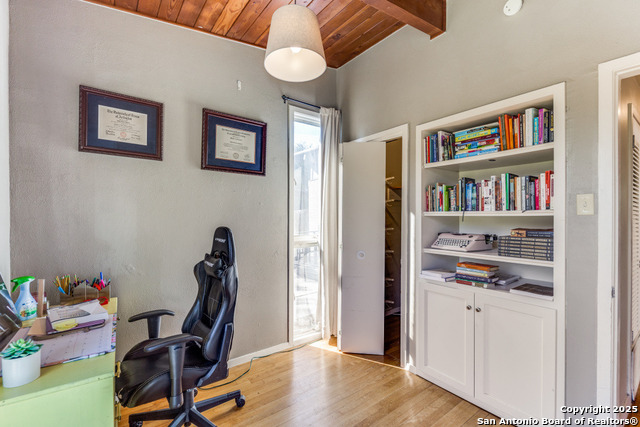 Image 19 of 22 For 623 Brightwood Pl