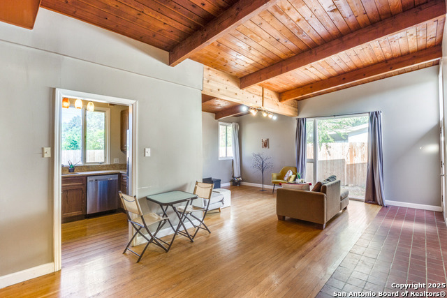 Image 4 of 22 For 623 Brightwood Pl