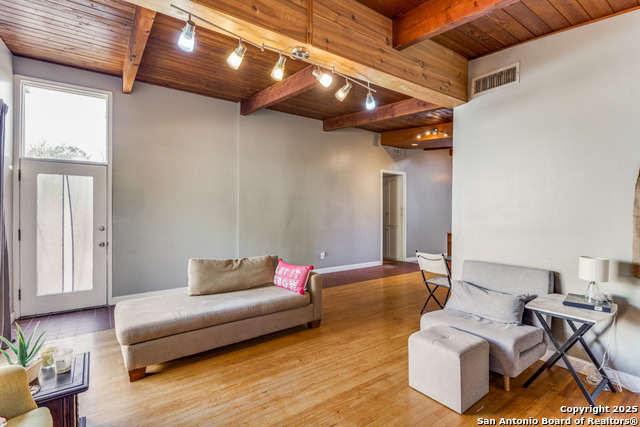 Image 6 of 22 For 623 Brightwood Pl