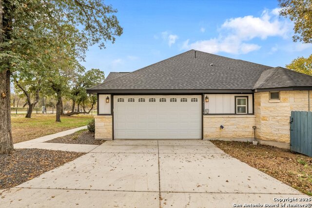 Image 3 of 49 For 839 Shady Grove