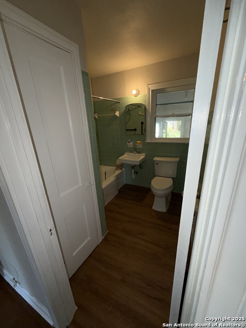 Image 15 of 30 For 419 Walton  