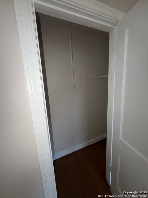 Image 19 of 30 For 419 Walton  