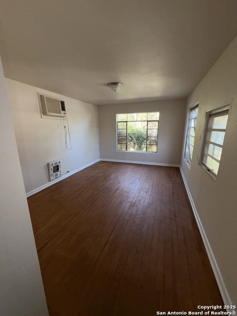 Image 26 of 30 For 419 Walton  