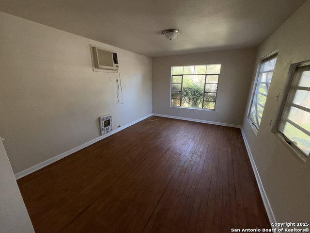 Image 27 of 30 For 419 Walton  