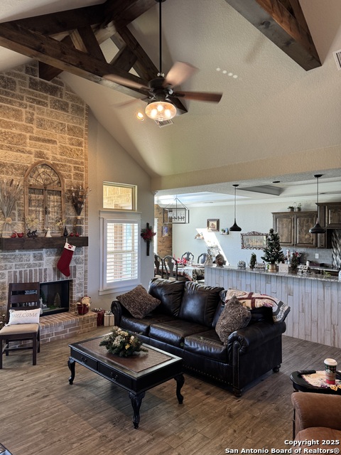 Image 2 of 26 For 465 Double Gate