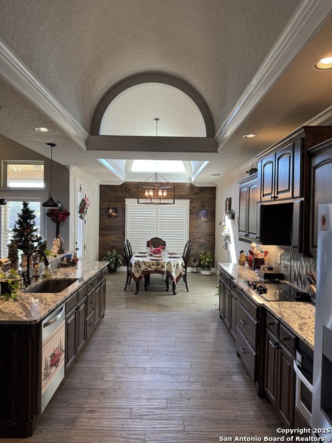 Image 5 of 26 For 465 Double Gate