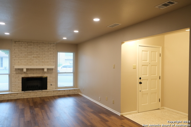 Image 13 of 42 For 393 Fenwick Dr.