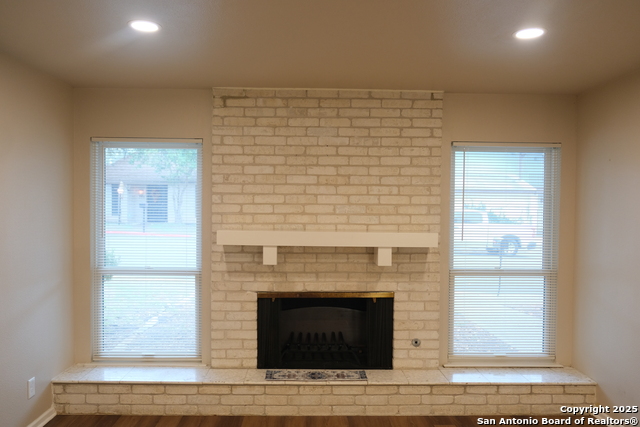 Image 14 of 42 For 393 Fenwick Dr.