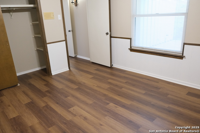 Image 19 of 42 For 393 Fenwick Dr.