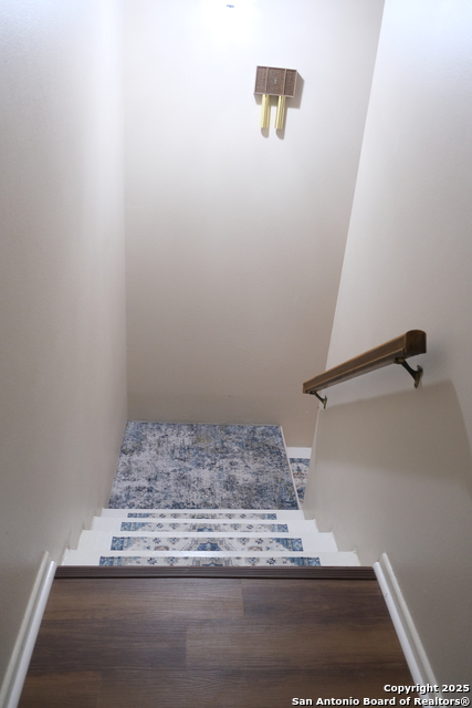 Image 23 of 42 For 393 Fenwick Dr.