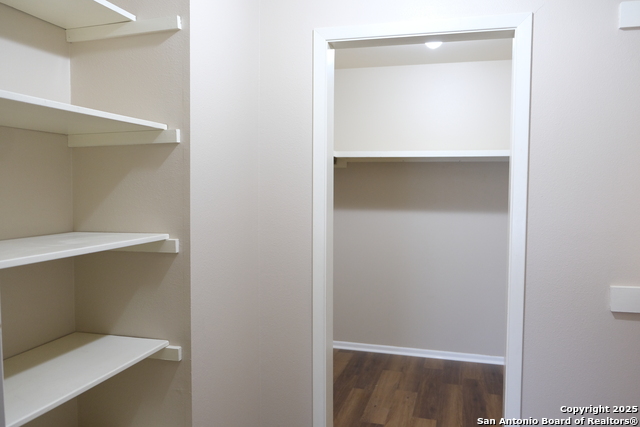 Image 27 of 42 For 393 Fenwick Dr.