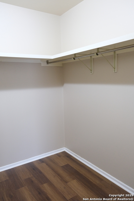 Image 28 of 42 For 393 Fenwick Dr.