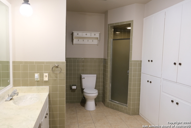 Image 30 of 42 For 393 Fenwick Dr.