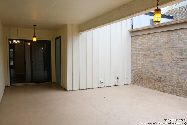 Image 37 of 42 For 393 Fenwick Dr.