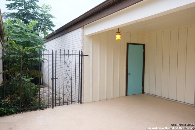 Image 38 of 42 For 393 Fenwick Dr.