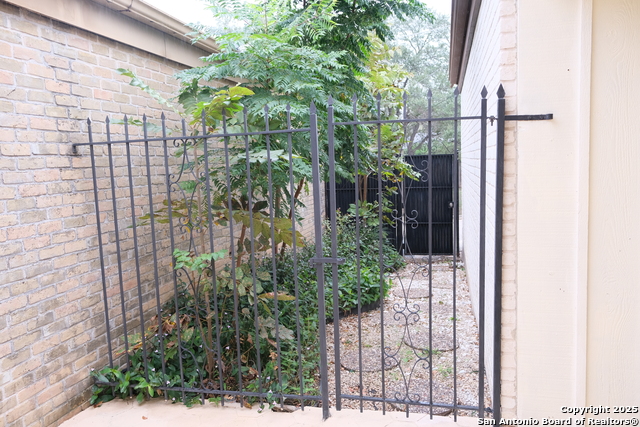 Image 39 of 42 For 393 Fenwick Dr.